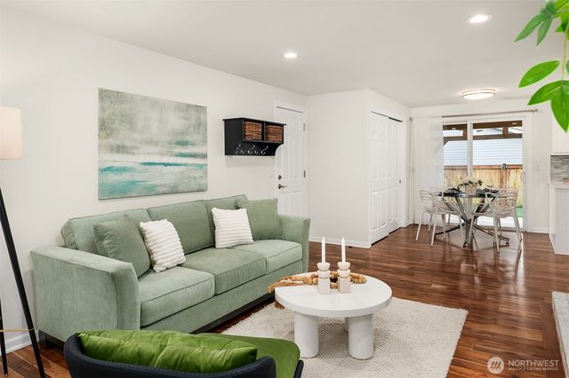 6203 144th Avenue NE, Redmond, WA 98052