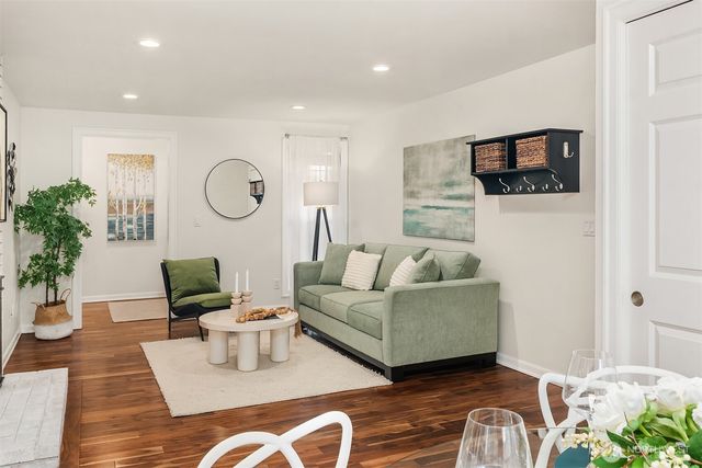 6203 144th Avenue NE, Redmond, WA 98052