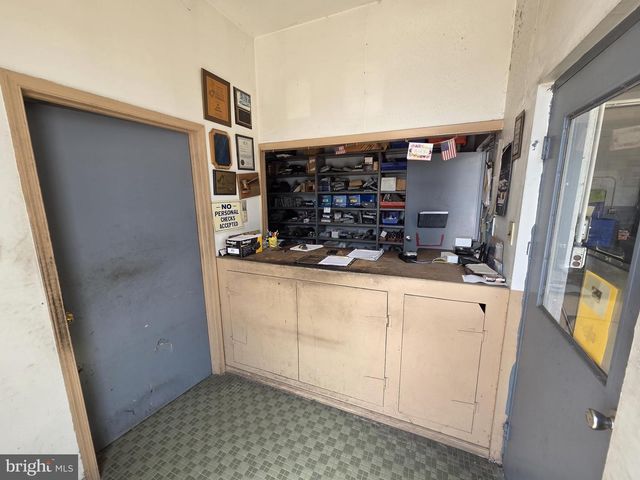 39 S BROADWAY, Gloucester City, NJ 08030