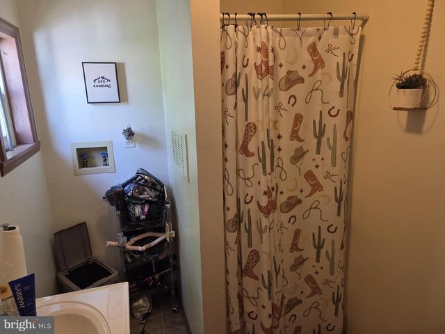 39 S BROADWAY, Gloucester City, NJ 08030