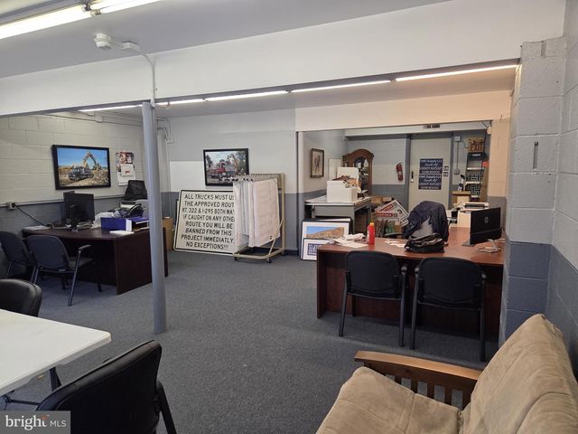 39 S BROADWAY, Gloucester City, NJ 08030