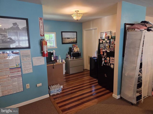 39 S BROADWAY, Gloucester City, NJ 08030
