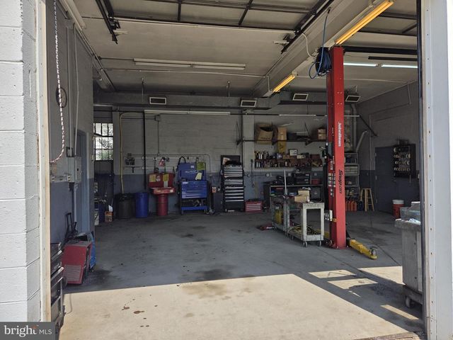 39 S BROADWAY, Gloucester City, NJ 08030