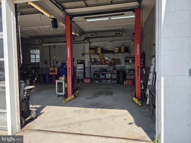 39 S BROADWAY, Gloucester City, NJ 08030