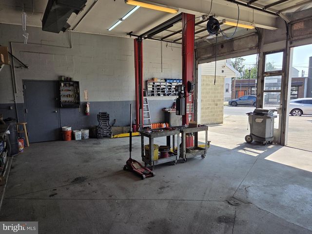 39 S BROADWAY, Gloucester City, NJ 08030