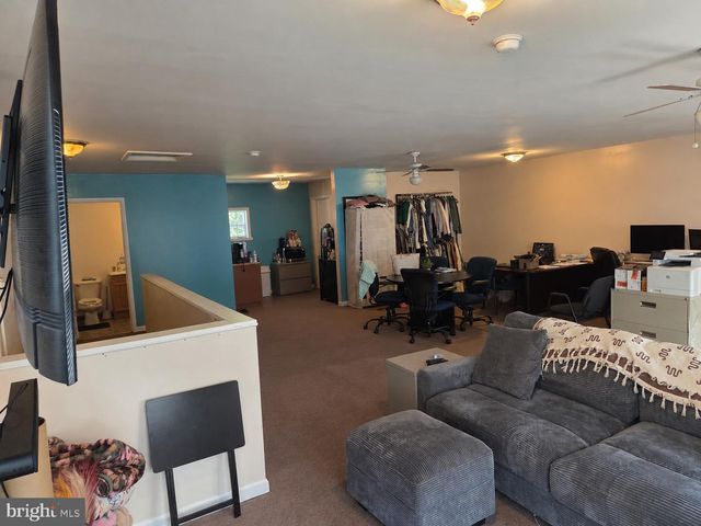 39 S BROADWAY, Gloucester City, NJ 08030