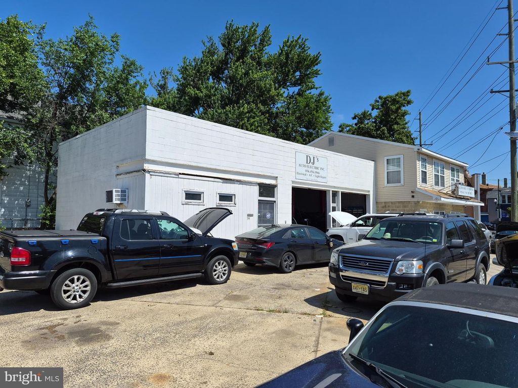 39 S BROADWAY, Gloucester City, NJ 08030