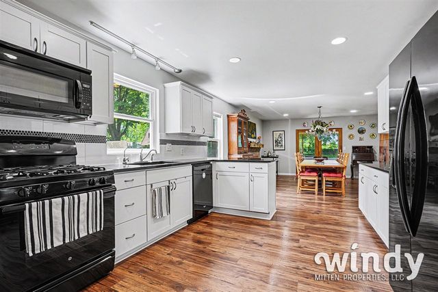 4936 Shoreview Drive, Coloma, MI 49038