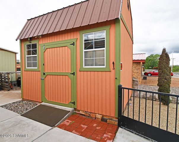 604 Hansen Avenue, Las Cruces, NM 88005
