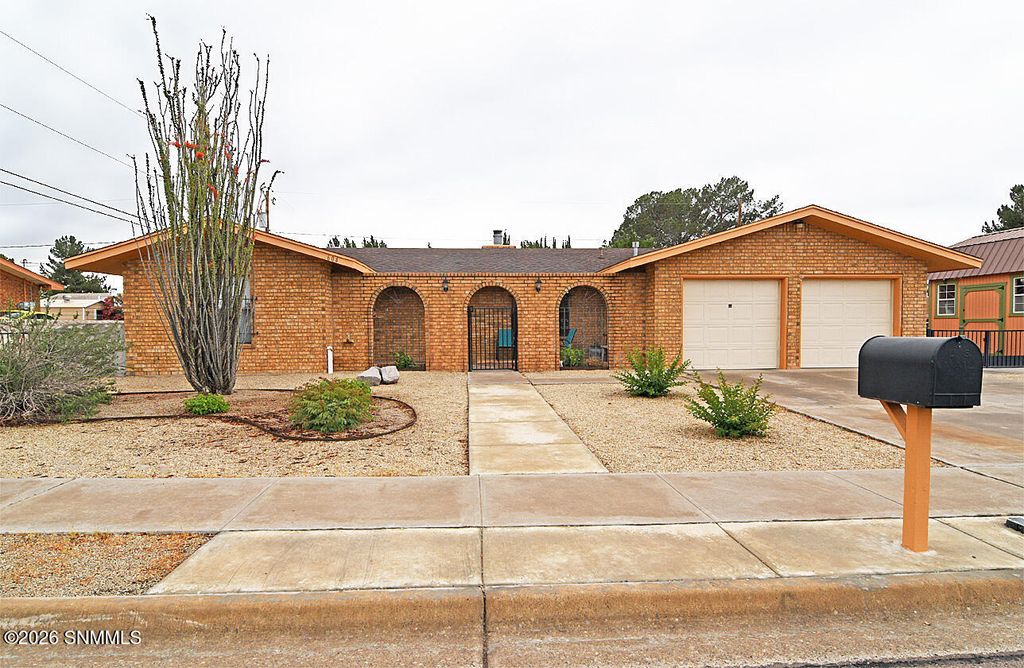 604 Hansen Avenue, Las Cruces, NM 88005