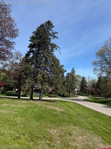 26023 Meadow Drive, Franklin Village, MI 48025