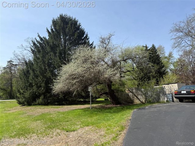 26023 Meadow Drive, Franklin Village, MI 48025
