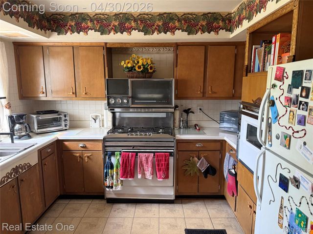 26023 Meadow Drive, Franklin Village, MI 48025
