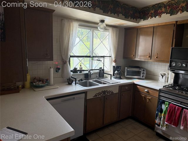 26023 Meadow Drive, Franklin Village, MI 48025