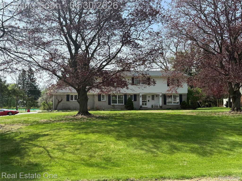 26023 Meadow Drive, Franklin Village, MI 48025