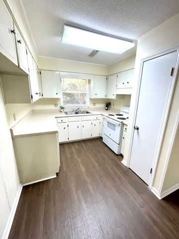 2003 Rock Spring Road, Dothan, AL 36303