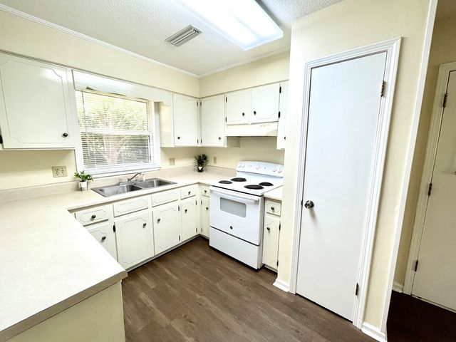 2003 Rock Spring Road, Dothan, AL 36303