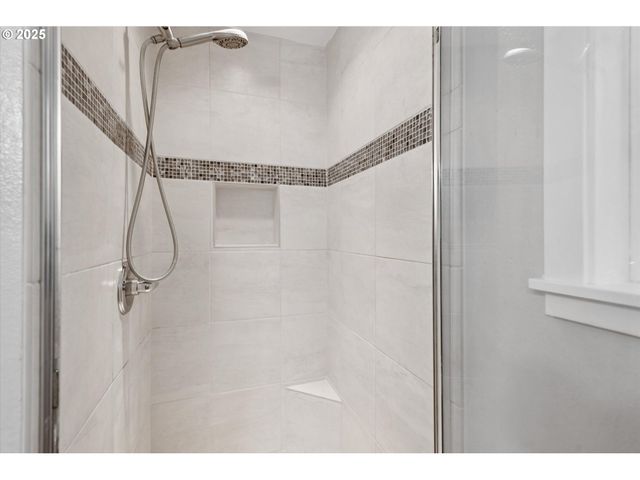 18800 Sw SANDRA Ln, Beaverton, OR 97003