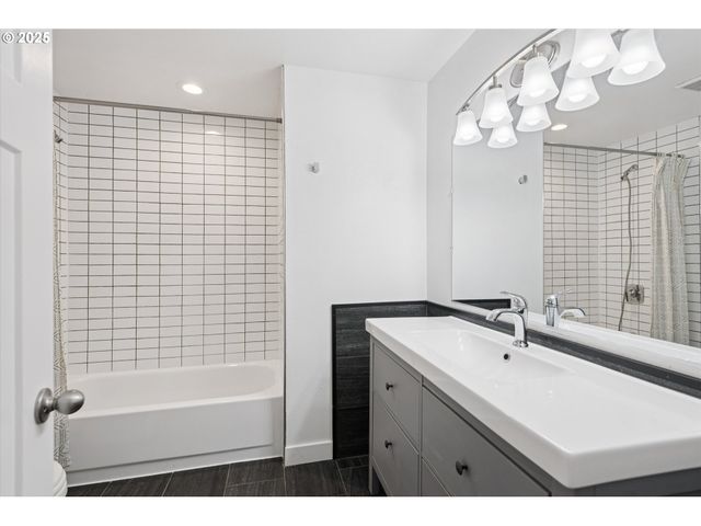 18800 Sw SANDRA Ln, Beaverton, OR 97003