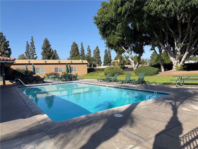 320 N Park Vista 52, Anaheim, CA 92806