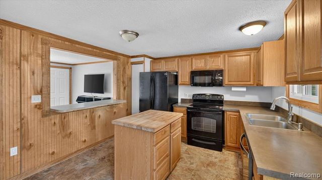 2095 Qualla Avenue, Wixom, MI 48393