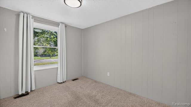 2095 Qualla Avenue, Wixom, MI 48393