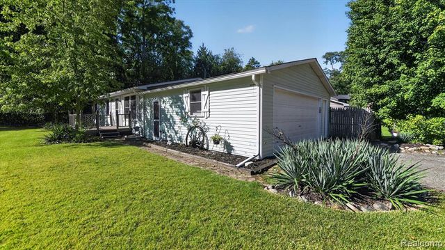 2095 Qualla Avenue, Wixom, MI 48393