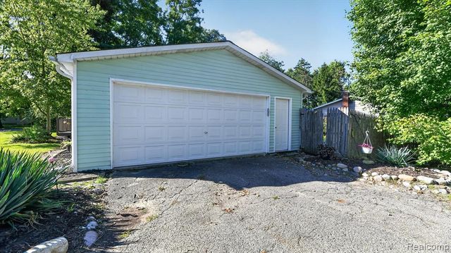 2095 Qualla Avenue, Wixom, MI 48393