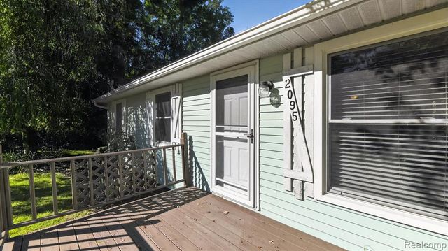 2095 Qualla Avenue, Wixom, MI 48393