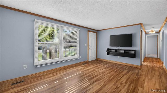 2095 Qualla Avenue, Wixom, MI 48393