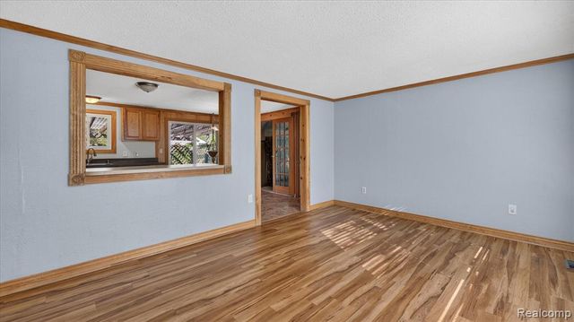 2095 Qualla Avenue, Wixom, MI 48393