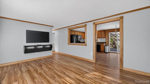 2095 Qualla Avenue, Wixom, MI 48393