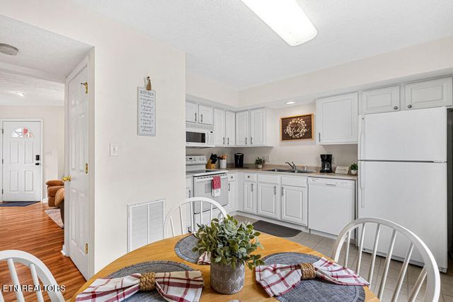 528 Orchard Valley Way, Sevierville, TN 37862