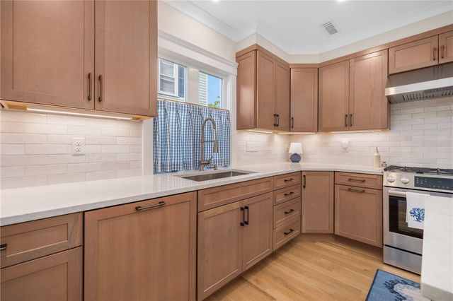 28 Carroll Avenue, Newport, RI 02840