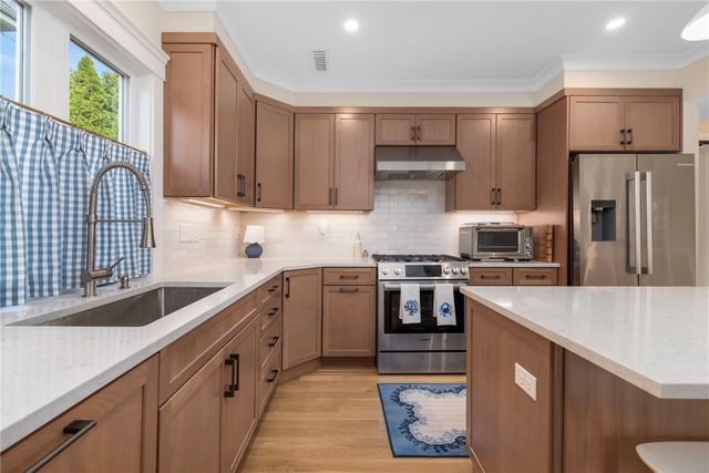28 Carroll Avenue, Newport, RI 02840