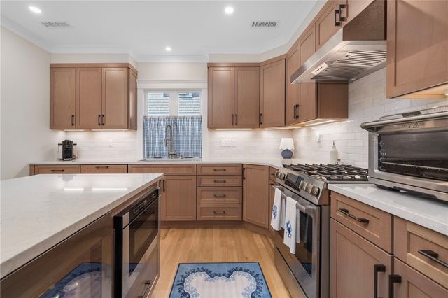 28 Carroll Avenue, Newport, RI 02840