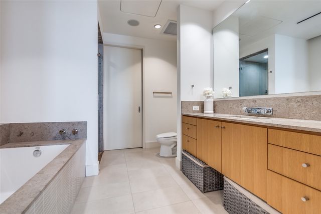 2408 Victory Park Lane 1132, Dallas, TX 75219