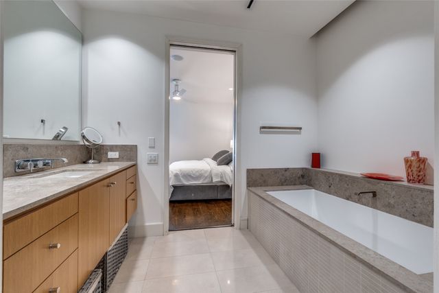 2408 Victory Park Lane 1132, Dallas, TX 75219