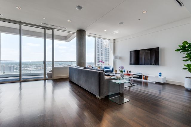 2408 Victory Park Lane 1132, Dallas, TX 75219