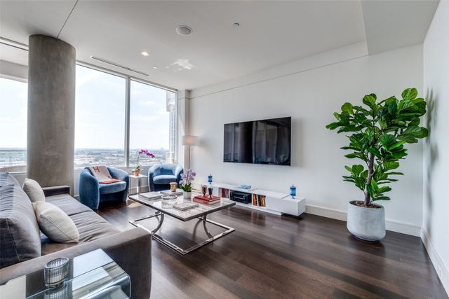 2408 Victory Park Lane 1132, Dallas, TX 75219