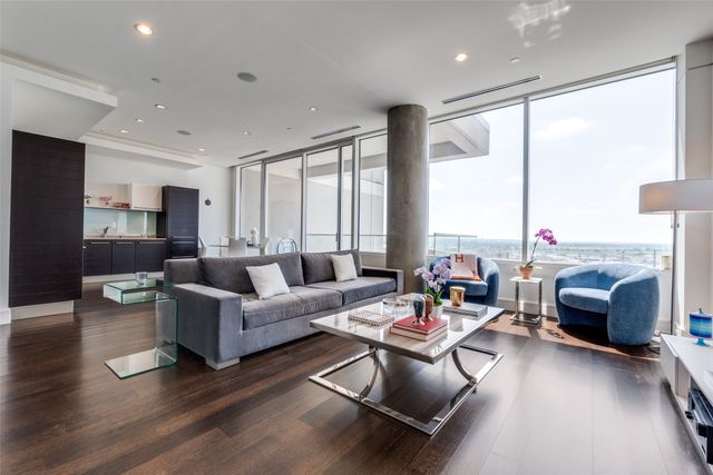 2408 Victory Park Lane 1132, Dallas, TX 75219