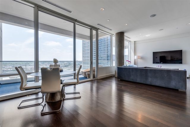 2408 Victory Park Lane 1132, Dallas, TX 75219