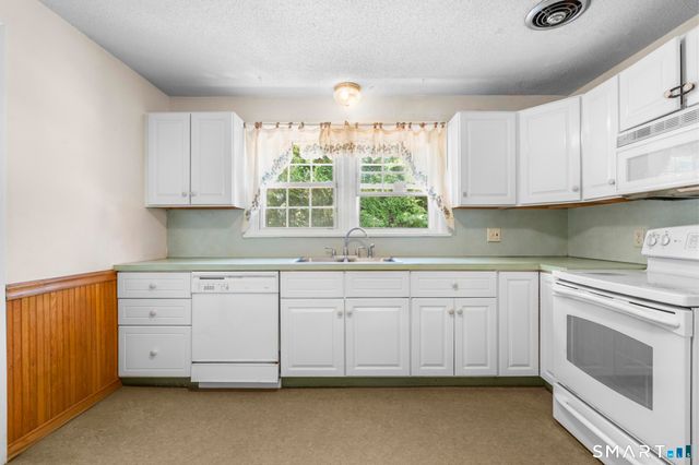 33 Garrassino Place, Waterbury, CT 06706