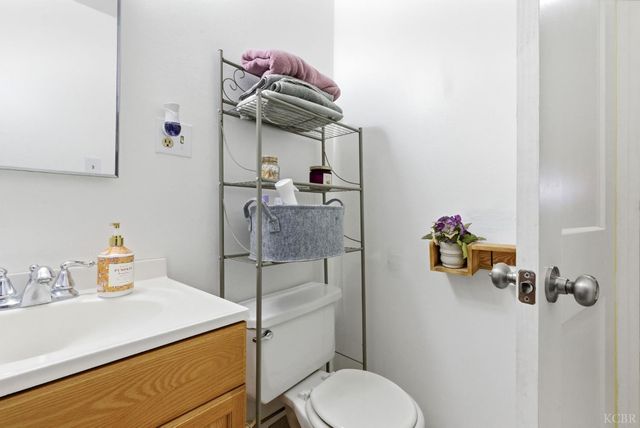 469 Pomegranate, Woodlake, CA 93286