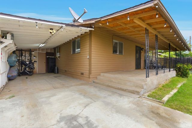 469 Pomegranate, Woodlake, CA 93286