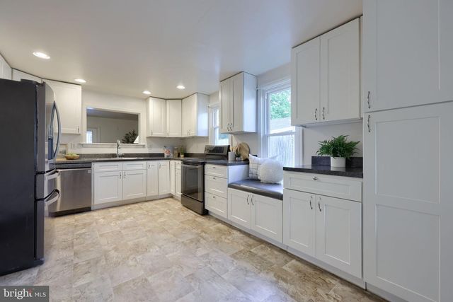 130 S STATE ST, Brownstown, PA 17508