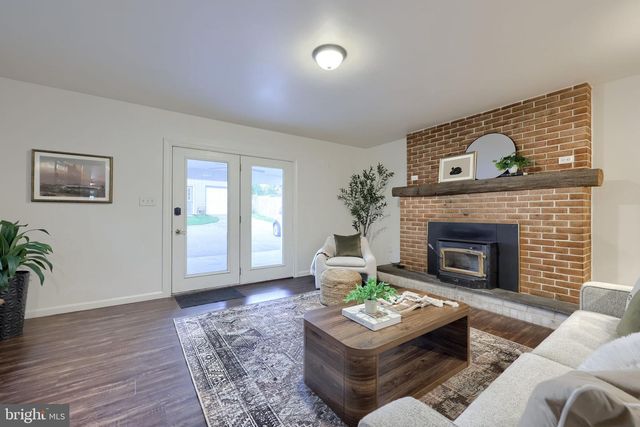 130 S STATE ST, Brownstown, PA 17508