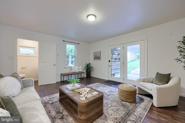 130 S STATE ST, Brownstown, PA 17508