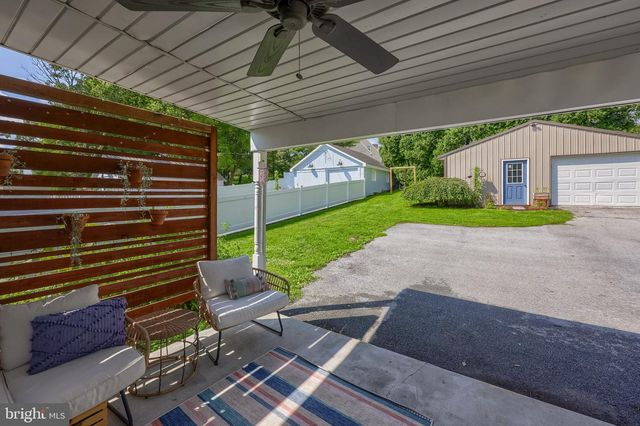 130 S STATE ST, Brownstown, PA 17508