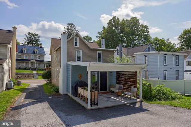 130 S STATE ST, Brownstown, PA 17508